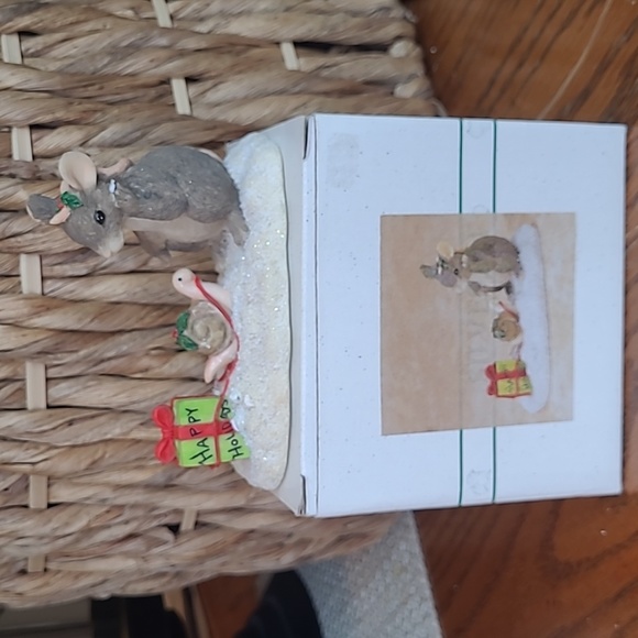 Charming Tails Waiting For Xmas 87496 - Picture 2 of 8